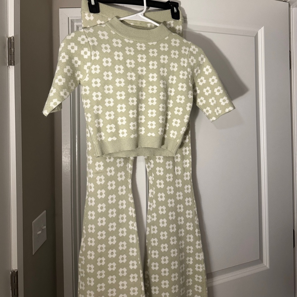 Princess Polly green and white set